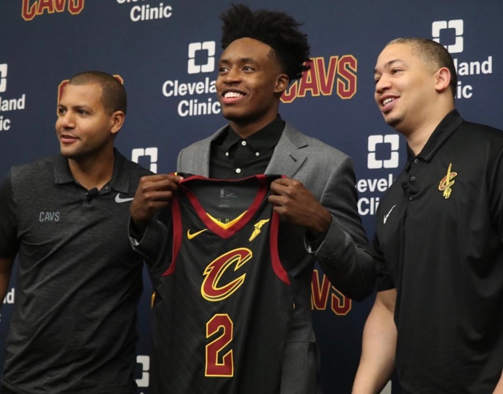  RNG前途光明！，詹姆斯新星晋级下一阶段表现突出全场沸腾不已